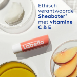 labello-peach-shine-met-kleur