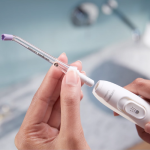 Geniet-van-een-grondige-reiniging-en-frisse-adem-met-de-Philips-Sonicare-flosser-HX3711/20.